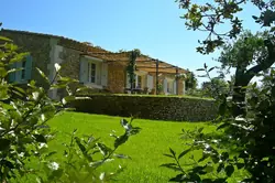 Location saisonnière Villa Lioux  