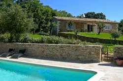 Location saisonnière Villa Lioux  