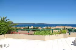 Location saisonnière T3 en toit terrasse Cavalaire-sur-Mer  