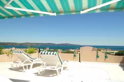 Location saisonnière T3 en toit terrasse Cavalaire-sur-Mer  