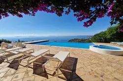 Location saisonnière Villa avec piscine Rayol-Canadel-sur-Mer  