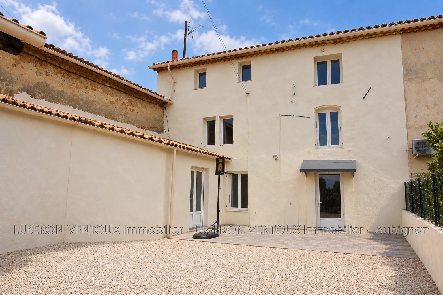 Maison 140 m² · à Camaret-sur-Aigues · 140 m² · 265 000 €