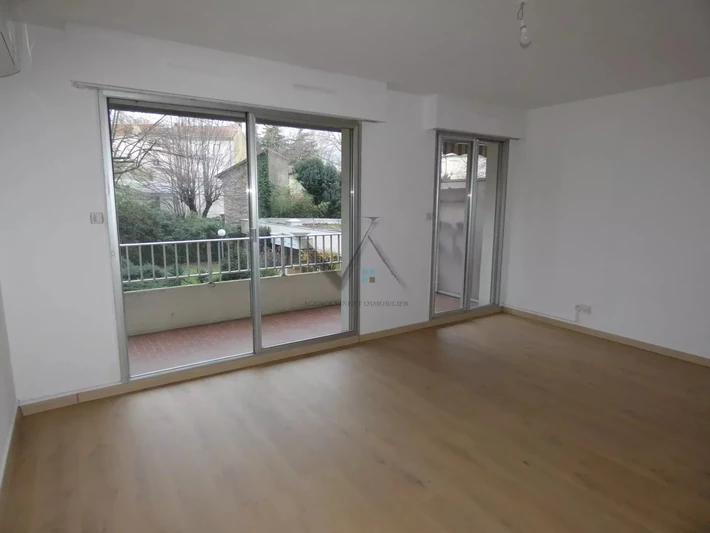 Photo Apartment Montélimar  Rentals apartment  2 rooms   45&nbsp;m&sup2;