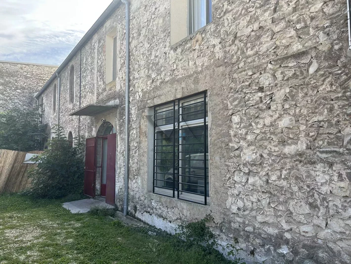 Photo  Le Teil  Occupational    166&nbsp;m&sup2;