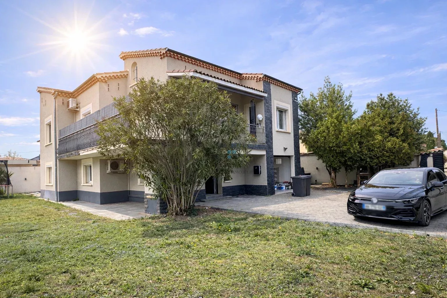 Maison rénovée de 181 m² avec piscine et jardin à Montélimar